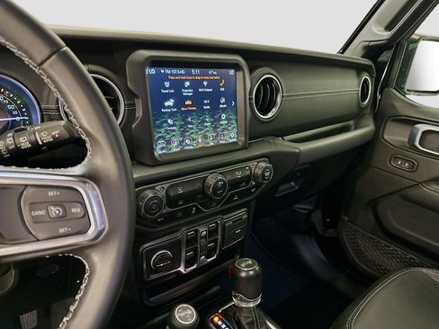 Used 2022 Jeep Wrangler Unlimited Sahara AWD/4WD image 26
