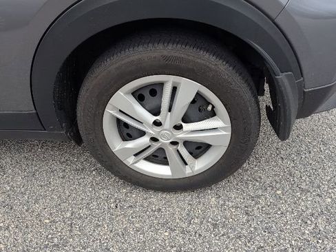 Used 2024 Nissan Kicks S image 8