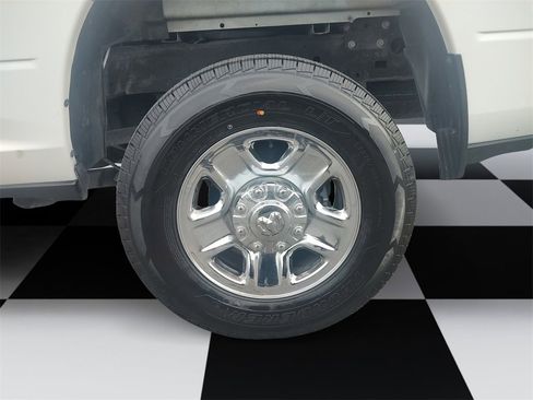 Used 2024 RAM 2500 Tradesman w/ Chrome Appearance Group image 14