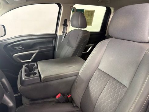 Used 2018 Nissan Titan SV AWD/4WD image 23