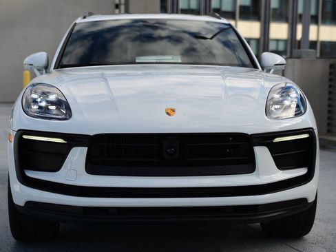 Certified 2026 Porsche Macan AWD/4WD image 6