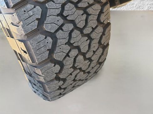 Used 2020 Jeep Gladiator Overland w/ Safety Group image 40