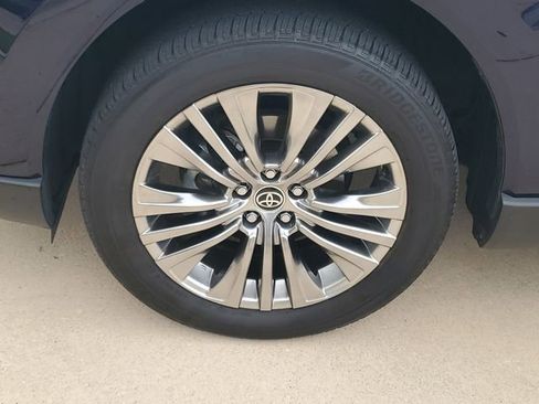 Used 2021 Toyota Venza XLE w/ Softex Package AWD/4WD image 12