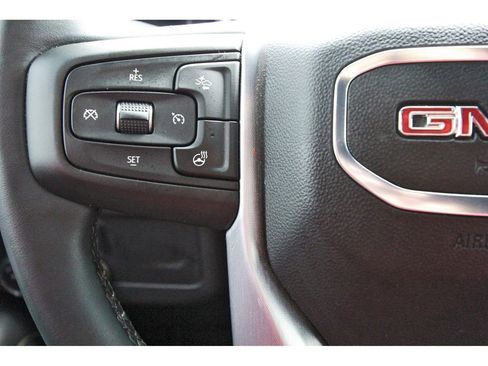 Used 2024 GMC Yukon XL SLT w/ SLT Luxury Package image 17