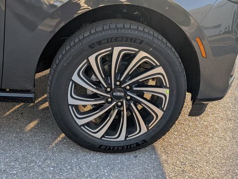 New 2026 Lincoln Navigator L Black Label AWD/4WD image 9