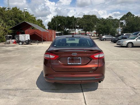 Used 2016 Ford Fusion SE FWD image 4