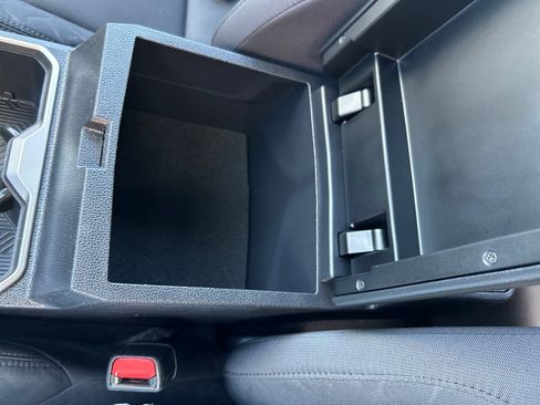 Certified 2025 Toyota Tacoma SR5 AWD/4WD image 27