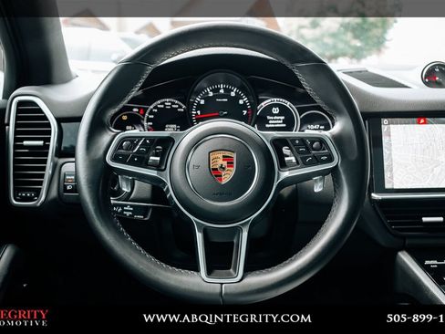 Used 2021 Porsche Cayenne AWD/4WD image 24