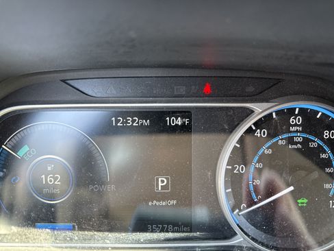 Certified 2023 Nissan Leaf S FWD image 3