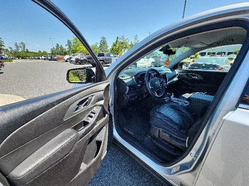 Used 2020 Chevrolet Traverse LS image 17