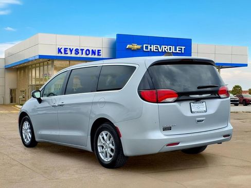 Used 2023 Chrysler Voyager LX FWD image 5