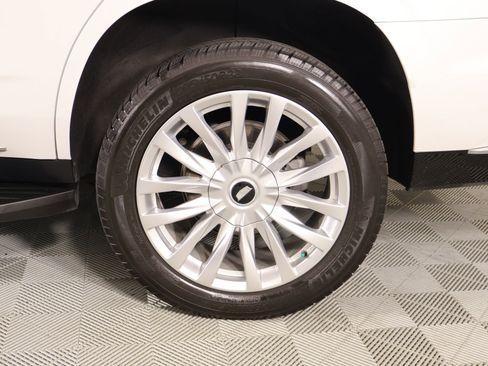 Used 2022 Cadillac Escalade Luxury AWD/4WD image 18