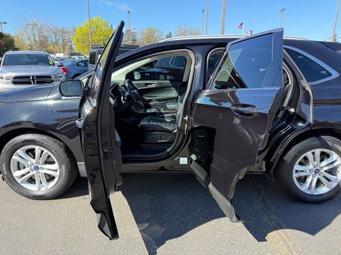 Used 2020 Ford Edge SEL image 17