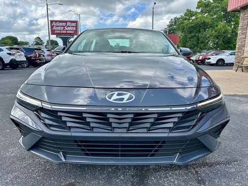 Used 2024 Hyundai Elantra SEL FWD image 3