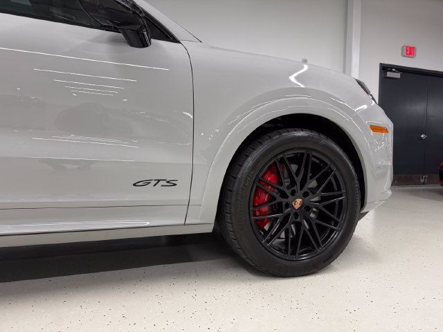 Certified 2026 Porsche Cayenne GTS AWD/4WD image 7