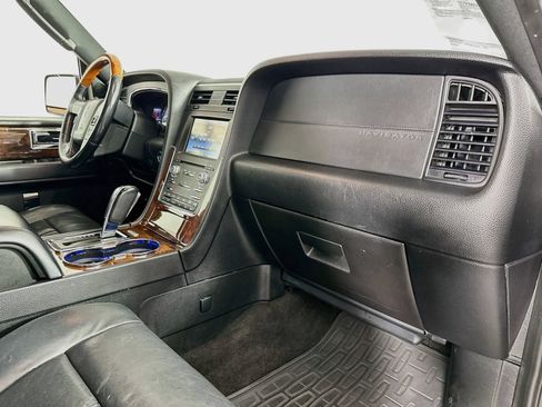 Used 2015 Lincoln Navigator 4WD image 32