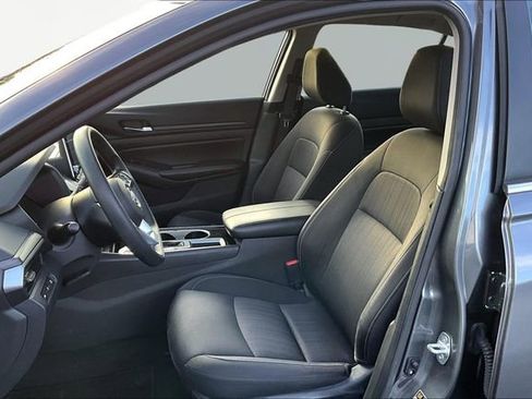 Used 2024 Nissan Altima 2.5 SV image 15