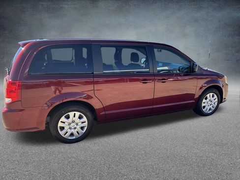 Used 2018 Dodge Grand Caravan SE w/ UConnect Hands-Free Group image 5