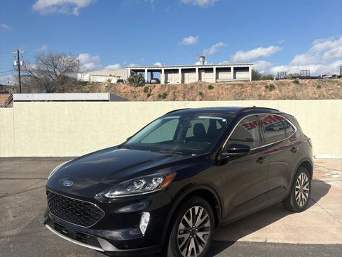 Used 2022 Ford Escape Titanium w/ Class II Trailer Tow Package image 3