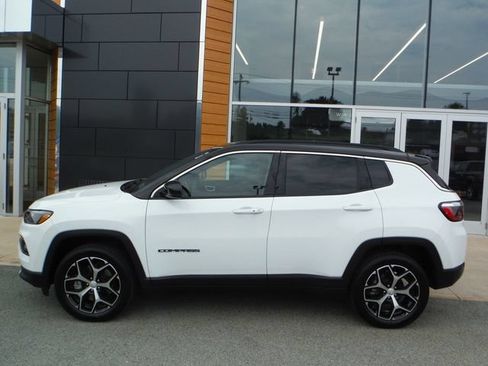 Used 2024 Jeep Compass Limited AWD/4WD image 4