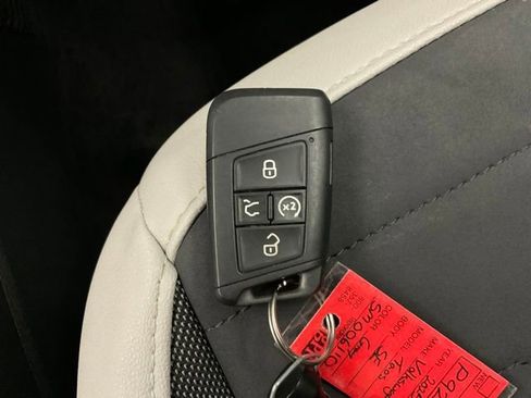 Used 2025 Volkswagen Taos SE AWD/4WD image 26