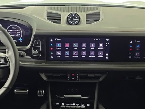 New 2025 Porsche Cayenne GTS image 19