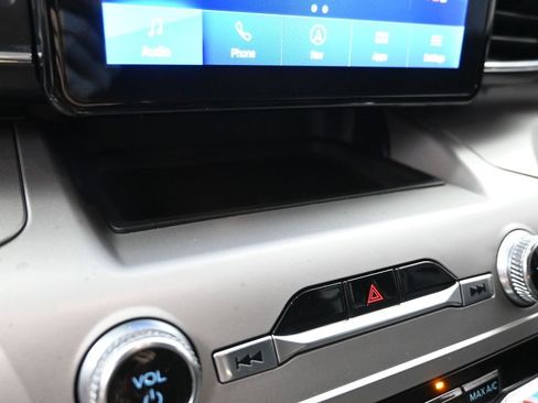 Used 2022 Ford Explorer XLT w/ Equipment Group 202A image 16