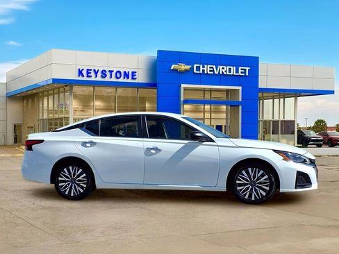 Used 2025 Nissan Altima 2.5 SV image 8