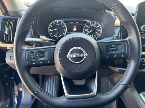 Used 2025 Nissan Pathfinder SV AWD/4WD image 30