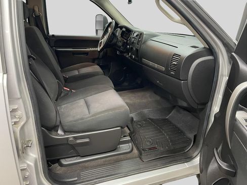 Used 2010 Chevrolet Silverado 2500 LT w/ Interior Plus Package AWD/4WD image 10