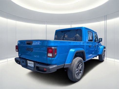 New 2025 Jeep Gladiator Sport image 3