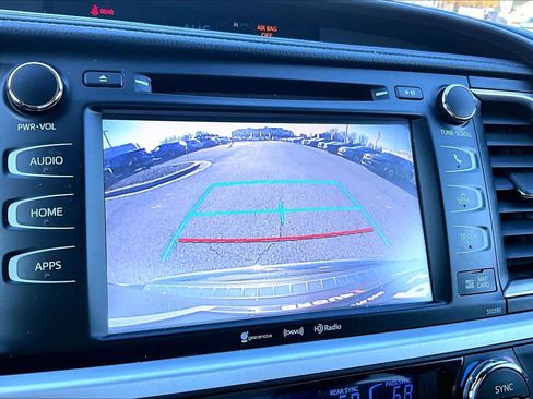 Used 2019 Toyota Highlander XLE image 26