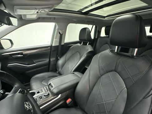 Certified 2021 Toyota Highlander Platinum AWD/4WD image 9
