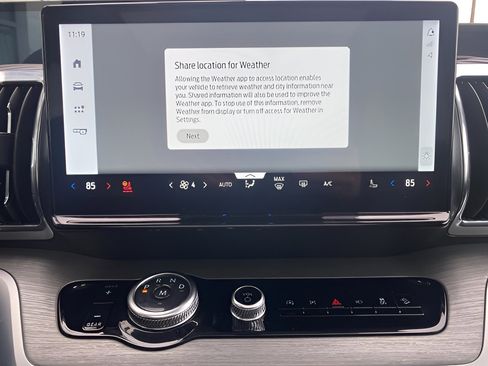 Certified 2025 Ford Expedition Max Platinum image 23