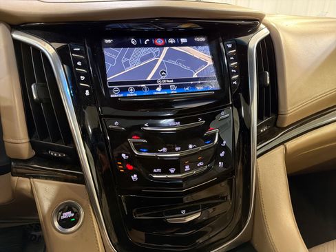Used 2018 Cadillac Escalade ESV Platinum image 19