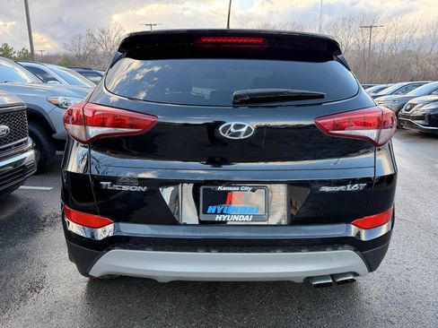 Used 2017 Hyundai Tucson Sport image 4