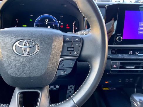 Used 2025 Toyota Camry SE FWD image 24