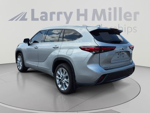 Used 2023 Toyota Highlander Limited AWD/4WD image 3