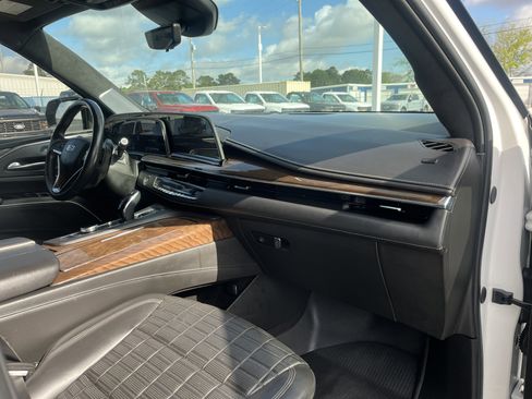 Used 2023 Cadillac Escalade Sport Platinum w/ LPO, ONYX Package image 16