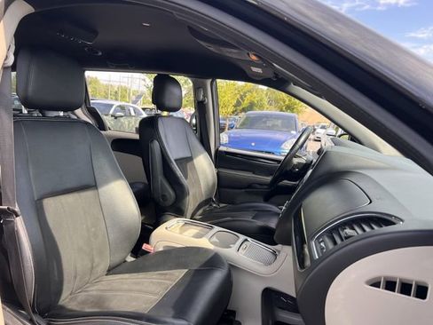 Used 2019 Dodge Grand Caravan SXT FWD image 30