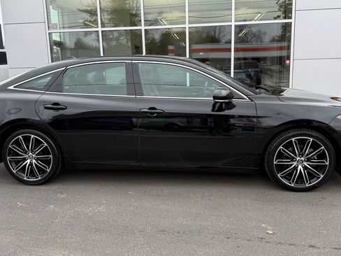 Used 2019 Toyota Avalon Touring image 1