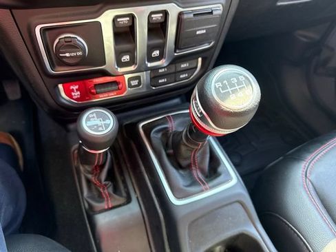 Used 2019 Jeep Wrangler Rubicon AWD/4WD image 13