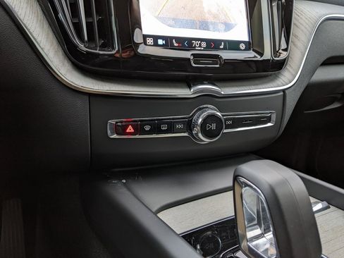 Certified 2025 Volvo XC60 B5 Plus image 18