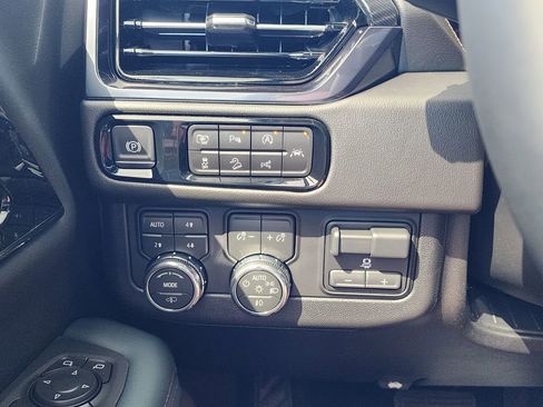 New 2026 GMC Yukon AT4 w/ AT4 Premium Plus Package image 19