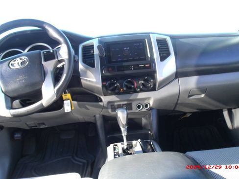 Used 2013 Toyota Tacoma PreRunner image 17