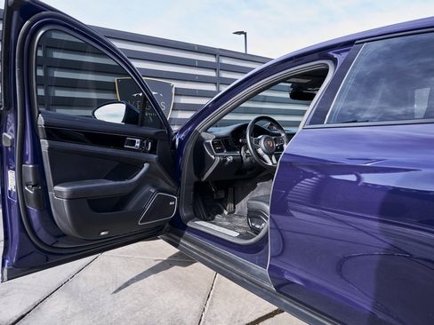 Used 2020 Porsche Panamera 4 image 30