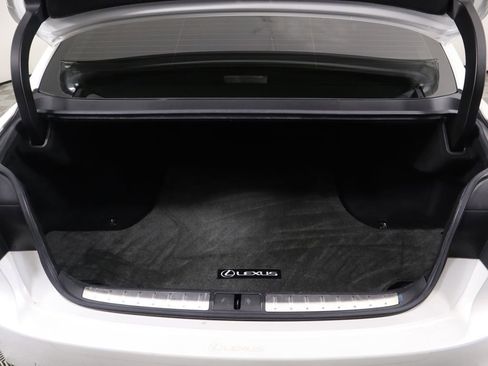 Used 2018 Lexus LS 500 w/ Accessory Package (Z2) image 29