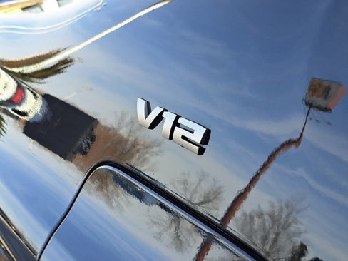 Used 2019 BMW M760i xDrive w/ Luxury Rear Seating Package image 9