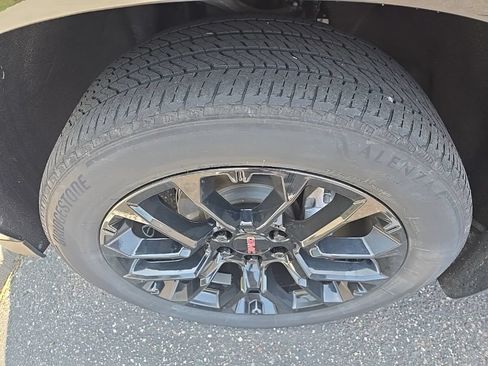 Used 2022 GMC Yukon XL Denali AWD/4WD image 5