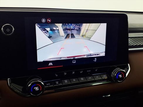 Used 2025 GMC Canyon AT4 image 7